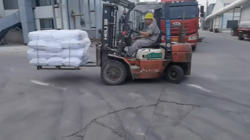 大慶工廠裝車區，聚丙烯酰胺運輸發貨