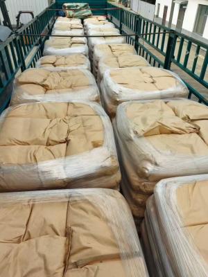 工廠廠區聚丙烯酰胺產(chan) 品整齊堆放準備運輸