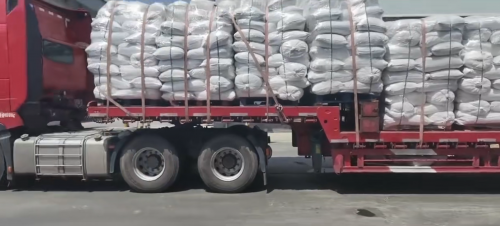 聚丙烯酰胺PAM工廠廠區裝車操作，焦化廠汙水處理專(zhuan) 用藥劑