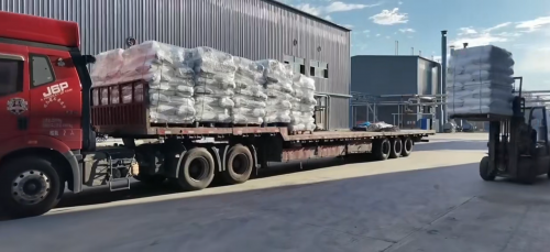 山東(dong) PAM工廠裝車現場 山東(dong) PAM工廠裝車作業(ye)