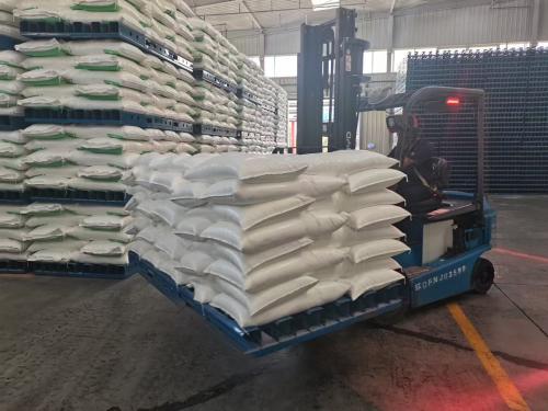 龍岩聚丙烯酰胺沉澱劑工廠裝車現場