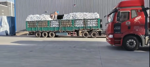 聚丙烯酰胺產(chan) 品裝車現場實拍