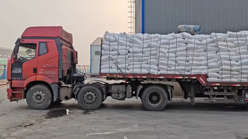 忠縣聚丙烯酰胺混凝劑生產(chan) 廠區裝車現場 忠縣聚丙烯酰胺混凝劑工廠裝車現場