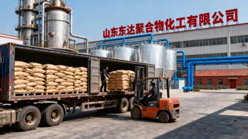 工廠裝車現場展示聚丙烯酰胺選礦專(zhuan) 用產(chan) 品出貨流程 聚丙烯酰胺選礦專(zhuan) 用產(chan) 品在工廠裝車準備出貨